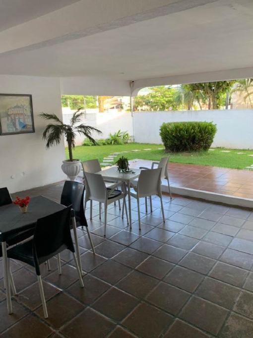 Apartamento 2 Quartos A 5 Minutos A Pe Da Praia Da Enseada غوارويا المظهر الخارجي الصورة