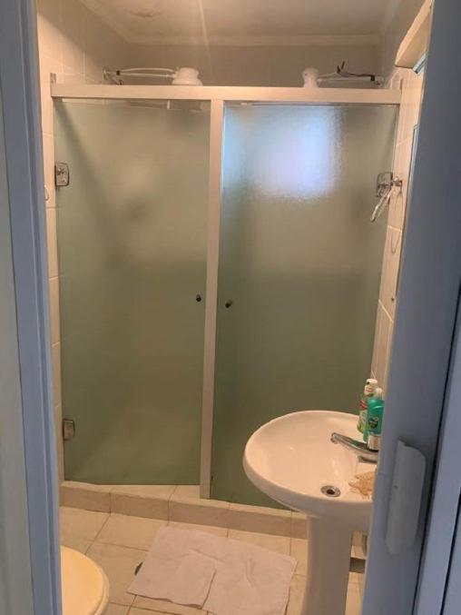 Apartamento 2 Quartos A 5 Minutos A Pe Da Praia Da Enseada غوارويا المظهر الخارجي الصورة